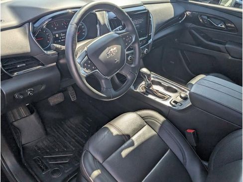 Used 2023 Chevrolet Traverse RS image 26