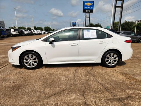 Used 2024 Toyota Corolla LE FWD image 5