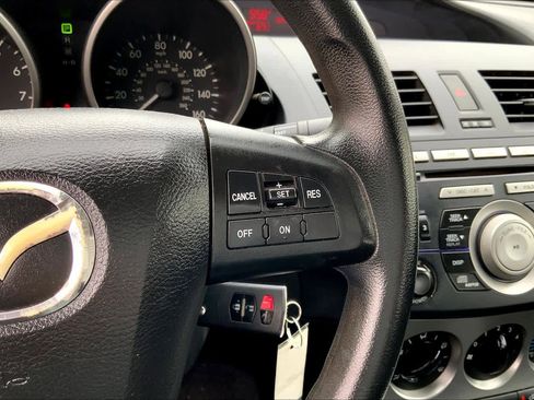 Used 2011 MAZDA MAZDA3 i Touring image 23