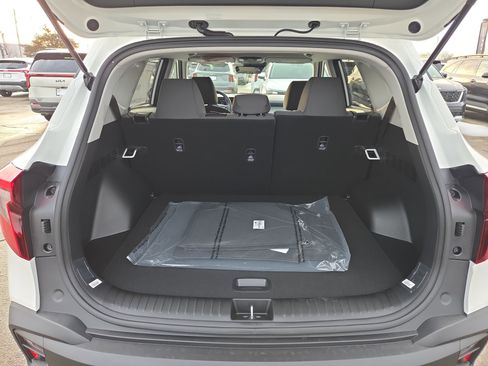 New 2026 Kia Seltos LX image 8