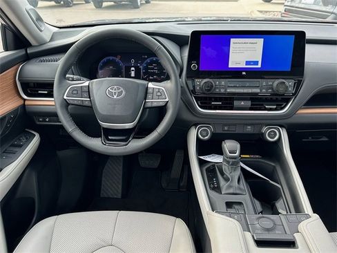 New 2026 Toyota Grand Highlander FWD image 11