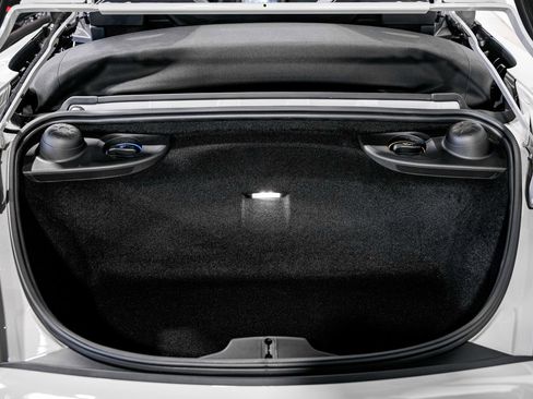 Used 2022 Porsche 718 Boxster Spyder RWD image 40