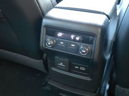 Used 2020 GMC Acadia SLT image 17