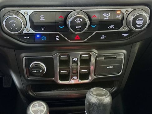 Used 2023 Jeep Wrangler Unlimited AWD/4WD image 15