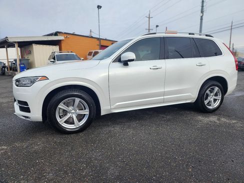 Used 2016 Volvo XC90 T5 Momentum image 9