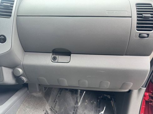 Used 2011 Nissan Frontier SV AWD/4WD image 35