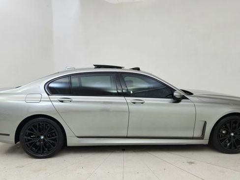 Used 2022 BMW 740i xDrive w/ M Sport Package image 6