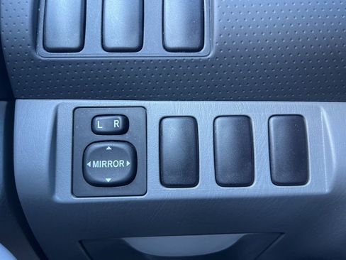 Used 2005 Toyota Tacoma Base image 14