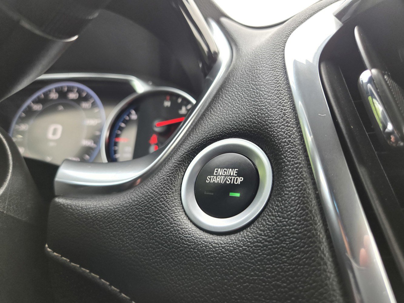 Used 2023 Chevrolet Traverse Premier AWD/4WD image 25