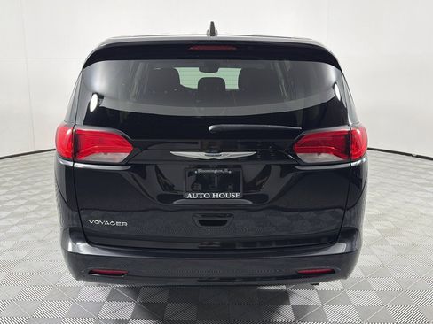 Used 2023 Chrysler Voyager LX FWD image 6