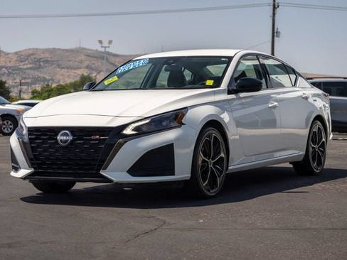 Used 2024 Nissan Altima 2.5 SR FWD image 44
