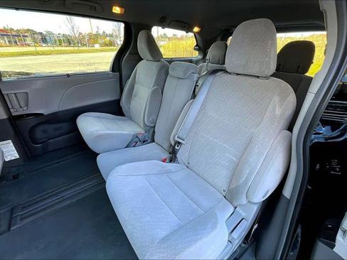 Certified 2017 Toyota Sienna LE image 20