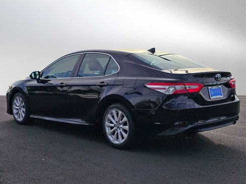 Used 2019 Toyota Camry LE image 5