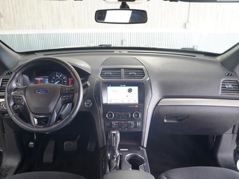 Used 2019 Ford Explorer XLT w/ Equipment Group 201A AWD/4WD image 17