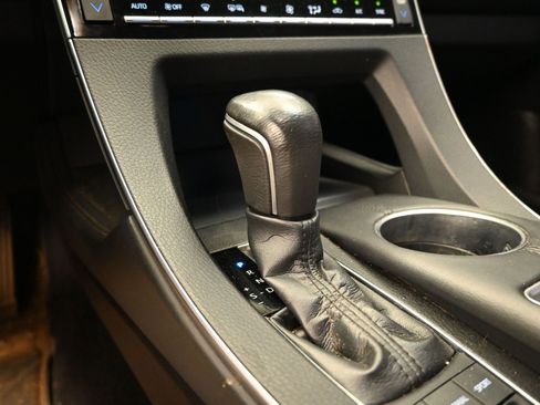 Used 2019 Toyota Avalon XLE w/ Moonroof Package image 15