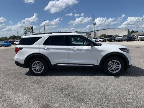 New 2025 Ford Explorer Active image 3