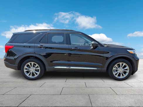 Certified 2023 Ford Explorer XLT w/ Equipment Group 202A AWD/4WD image 7