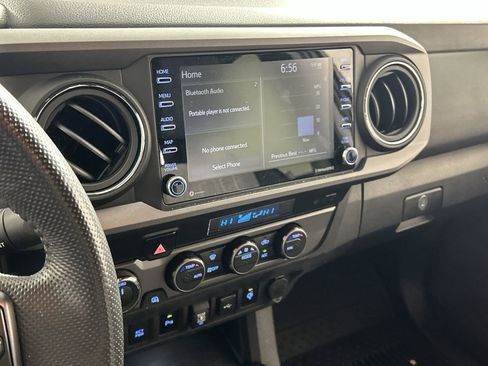 Used 2022 Toyota Tacoma TRD Sport image 17