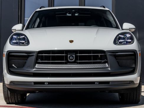 New 2026 Porsche Macan GTS image 8