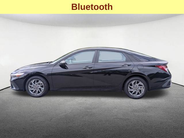 Used 2024 Hyundai Elantra Blue FWD image 9