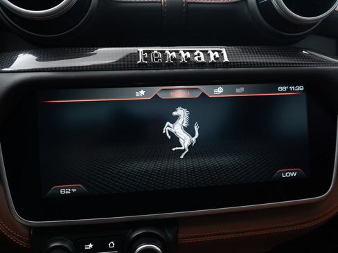 Used 2019 Ferrari Portofino RWD image 41