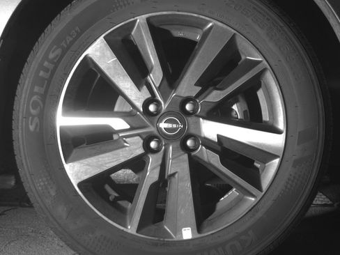 Used 2025 Nissan Versa SV image 13