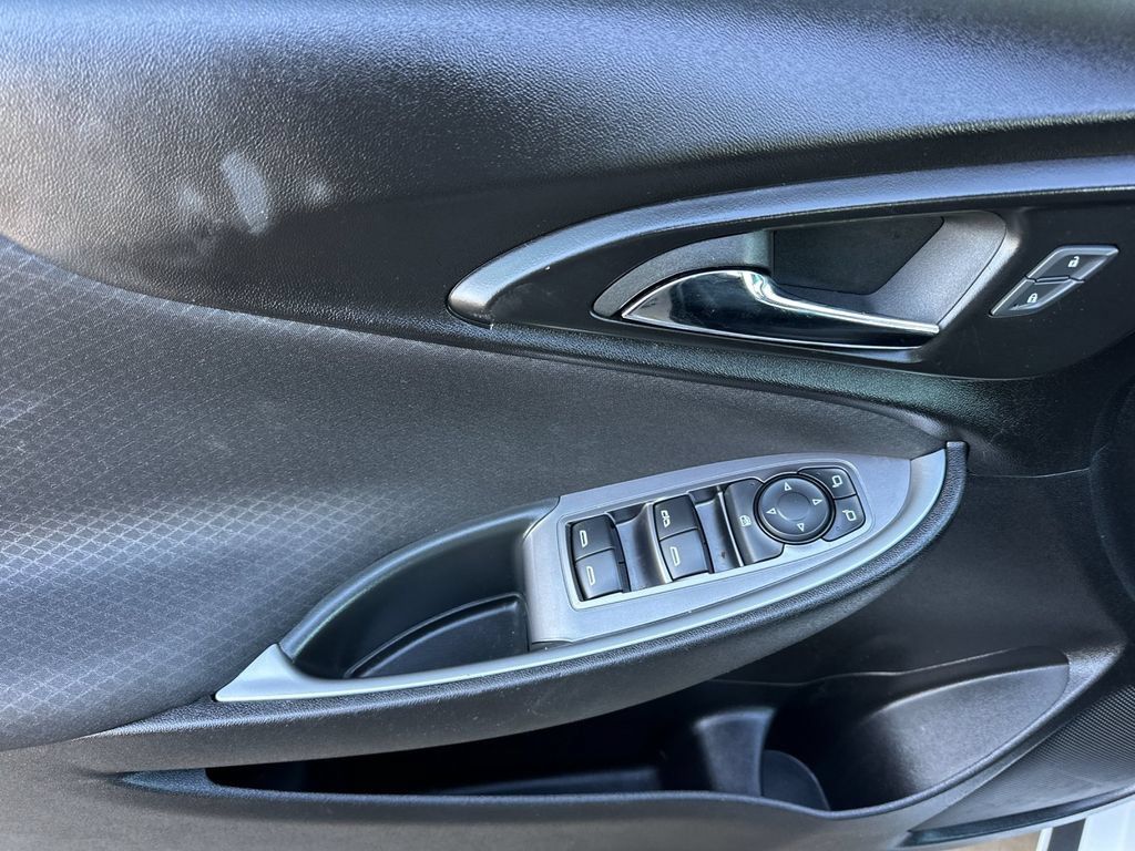 Used 2024 Chevrolet Malibu LT FWD image 11