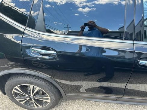 Used 2019 Nissan Rogue SV w/ Premium Package AWD/4WD image 6