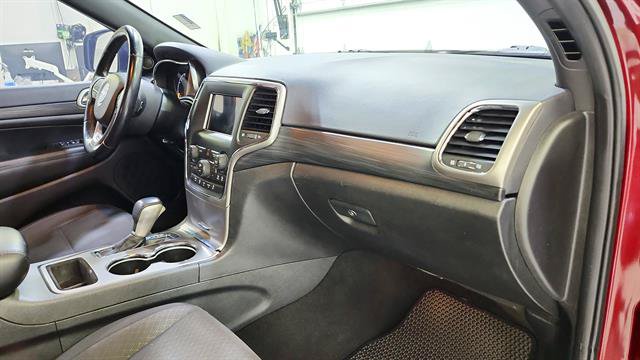 Used 2020 Jeep Grand Cherokee Laredo RWD image 22
