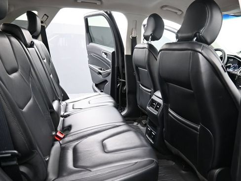 Used 2019 Ford Edge Titanium w/ Cold Weather Package AWD/4WD image 17