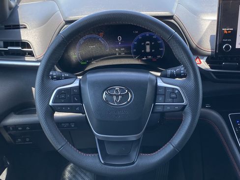 Used 2025 Toyota Sienna XSE w/ XSE Premium Package AWD/4WD image 17