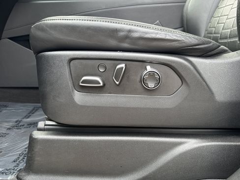 Used 2022 Cadillac Escalade ESV Premium Luxury Platinum w/ Heavy-Duty Trailer Package image 13