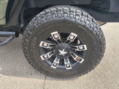 Used 2015 Jeep Wrangler Unlimited Rubicon w/ Connectivity Group AWD/4WD image 11