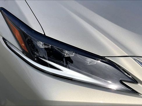 Used 2025 Lexus ES 300h w/ Accessory Package (Z2) FWD image 26