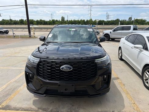 Used 2025 Ford Explorer ST-Line AWD/4WD image 2