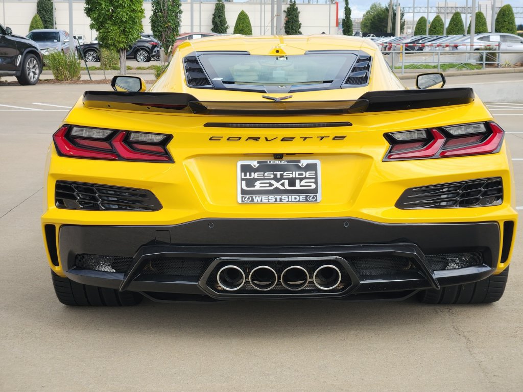Used 2025 Chevrolet Corvette Z06 w/ Stealth Interior Trim Package RWD image 6