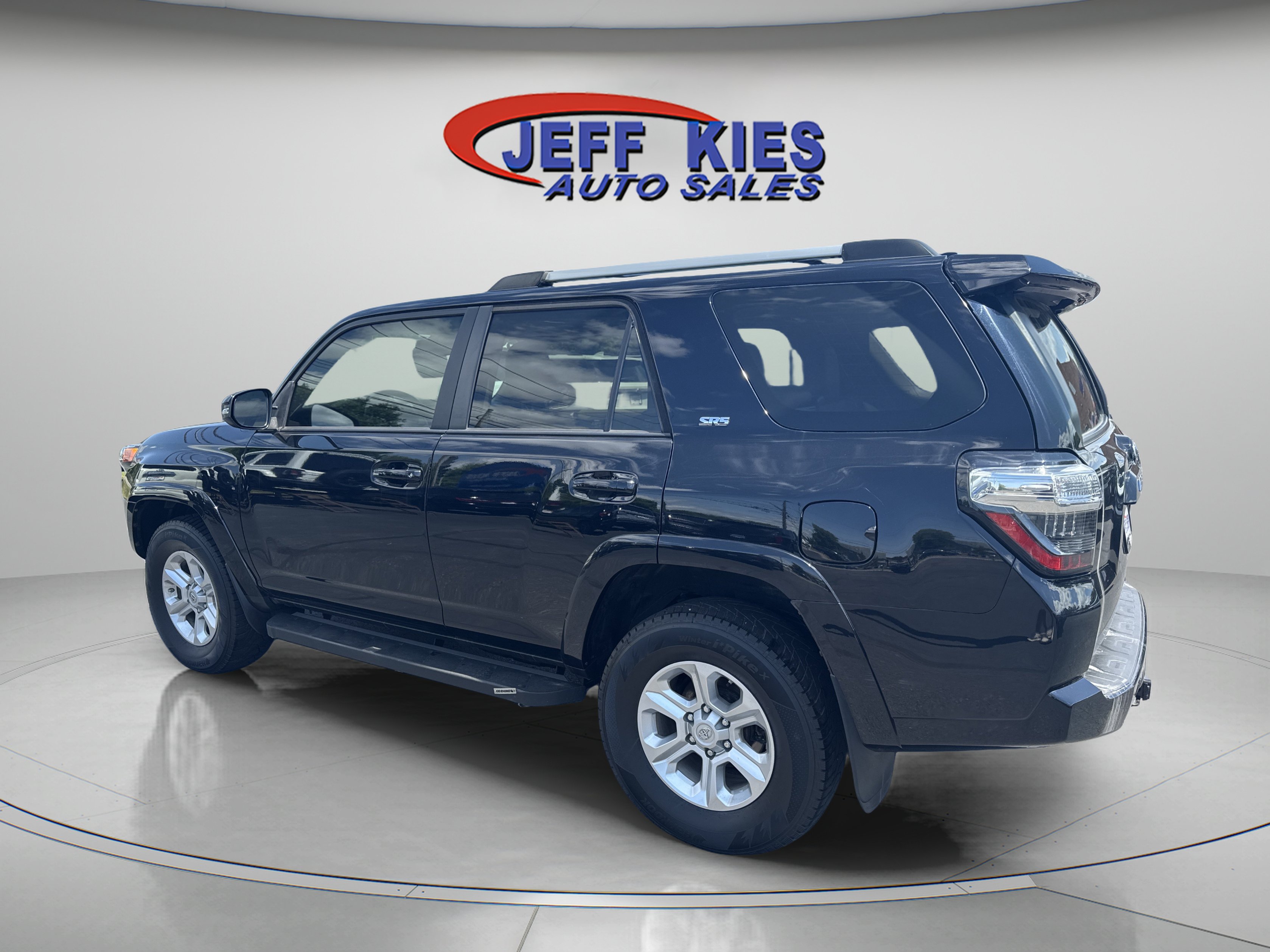 Used 2021 Toyota 4Runner SR5 Premium w/ Moonroof Package AWD/4WD image 6