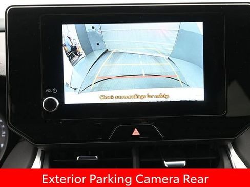Used 2024 Toyota Venza LE AWD/4WD image 14