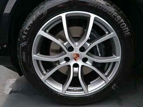 New 2026 Porsche Cayenne image 21