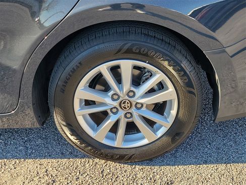 Used 2025 Toyota Camry LE image 5