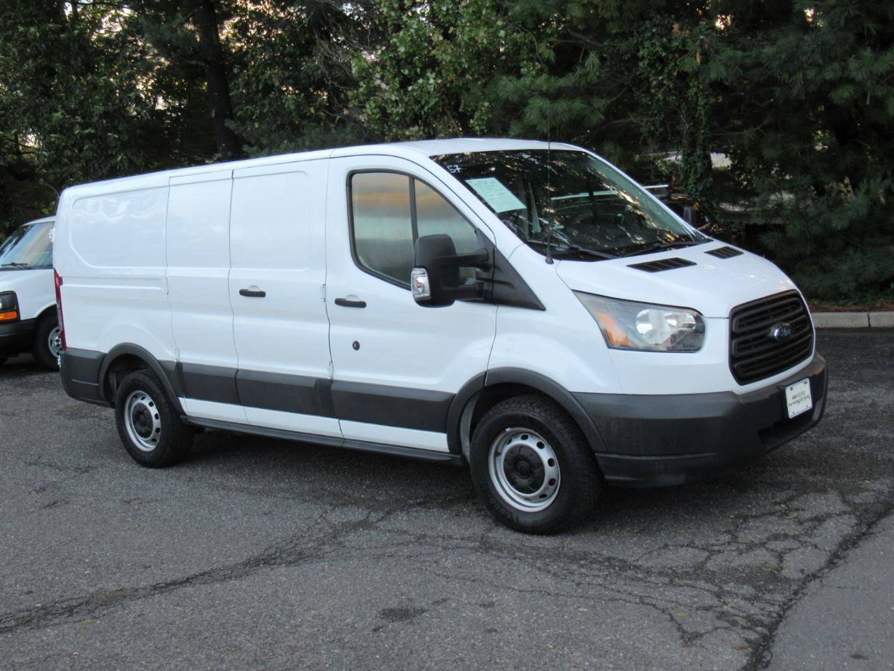 Used 2018 Ford Transit 150 130 Low Roof RWD image 4