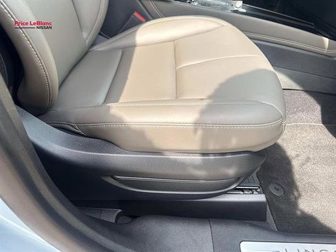 Used 2026 Lincoln Corsair Premiere FWD image 11