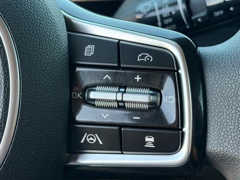 Used 2025 Kia Sorento LX FWD image 21