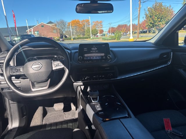 Used 2025 Nissan Rogue SV FWD image 15
