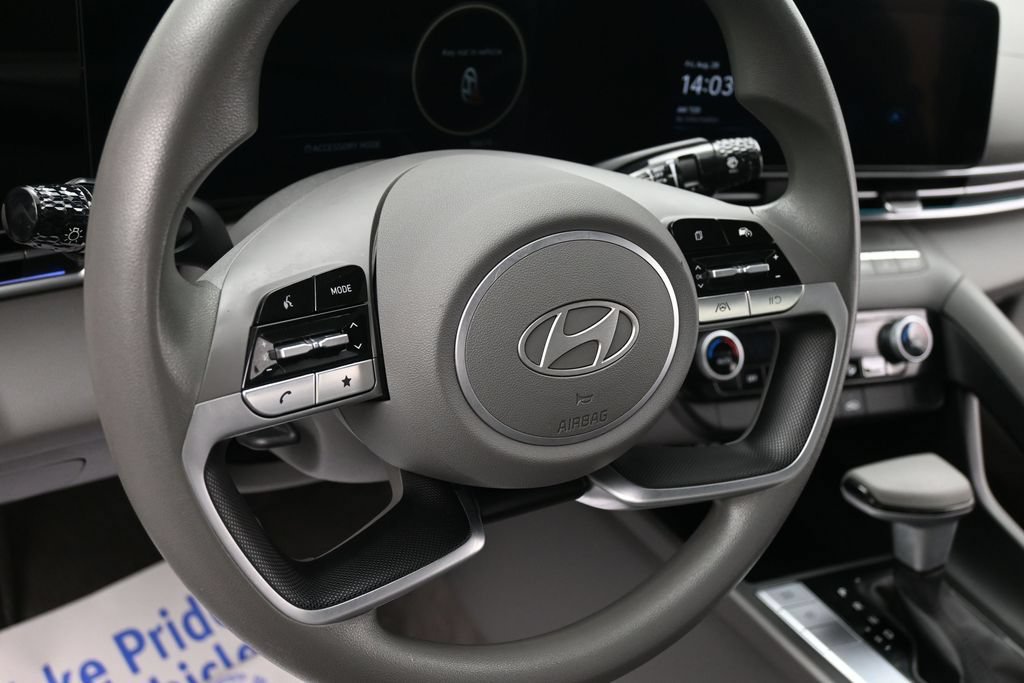 Used 2024 Hyundai Elantra SEL FWD image 13