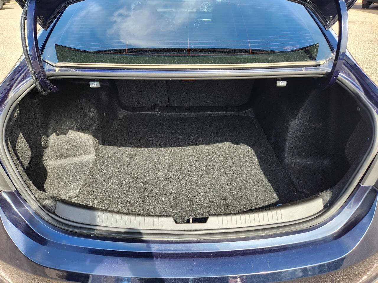 Used 2018 Chevrolet Malibu LT FWD image 25