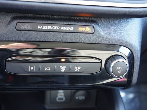 Certified 2025 Ford Escape Platinum w/ Premium Technology Package image 29