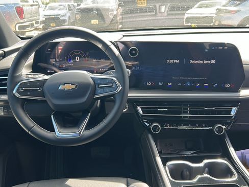 New 2026 Chevrolet Traverse LT w/ Driver Confidence Package AWD/4WD image 16