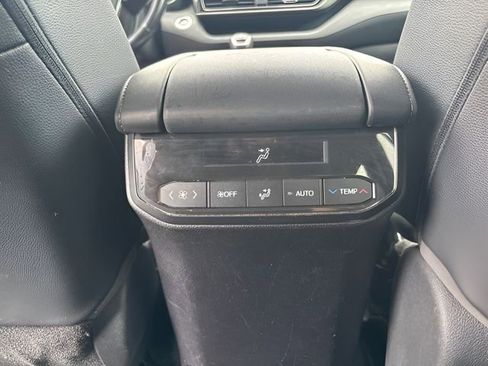 Used 2020 Toyota Highlander XLE AWD/4WD image 30