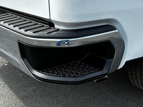 Used 2024 Chevrolet Silverado 1500 LT image 7